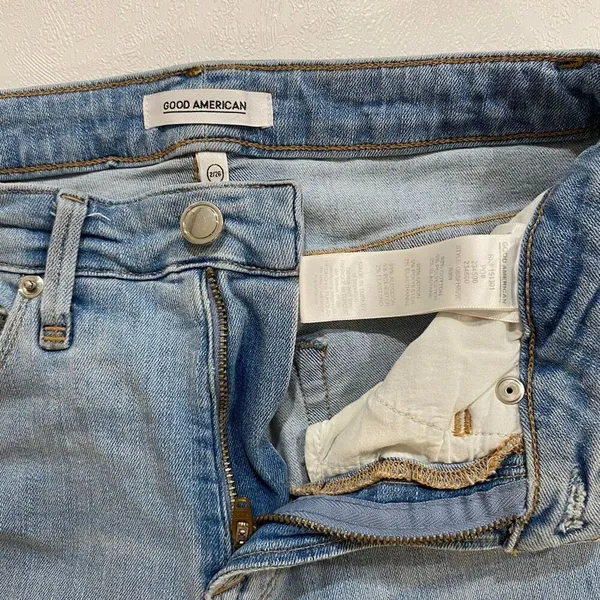 Good American Light Wash Denim Bermuda Shorts Size 2/26 - Image 8