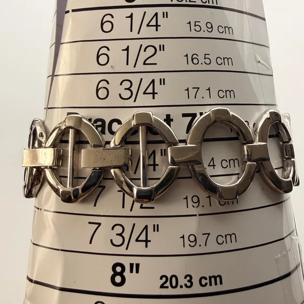 Vintage Avon Ladies' Silver-Tone Bracelet Watch Working New Battery - Image 5