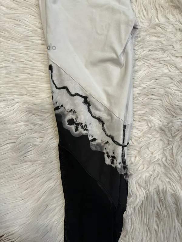 Alo Leggings - Image 2