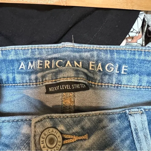 American Eagle Women's Size 16‎ Short Hi-Rise Jegging Light Wash Destroyed High - Image 13