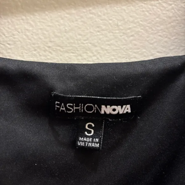 FashioNova Black Crop Top - Image 3