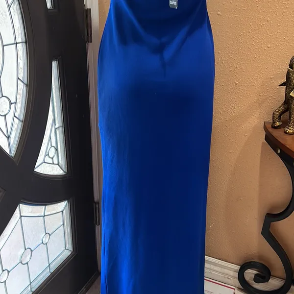 Boohoo night strapless long dress with slit - Image 5