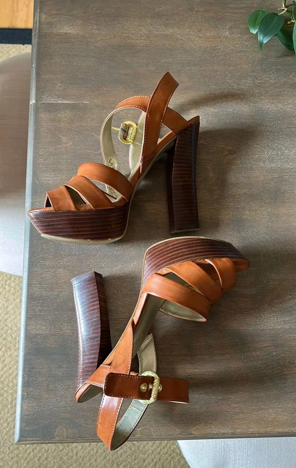 Guess Platform Sandals - Image 4