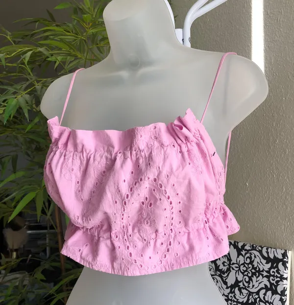 Pretty pink eyelet top with open tie back frill ends. 100% COTTON - Image 3