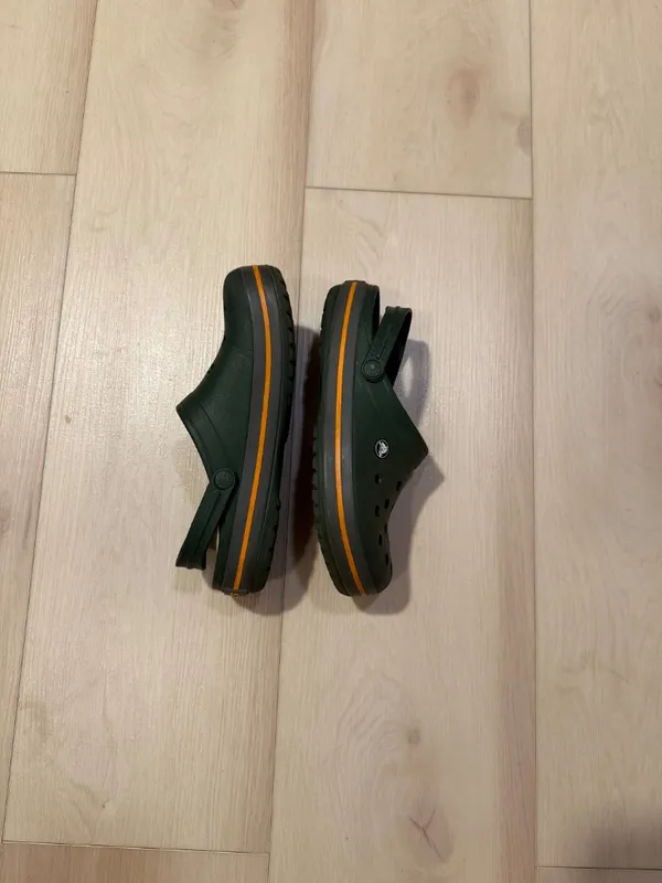 Crocs Dark Green Classic Clogs Women's Size 10/Men's Size 8 - Image 5