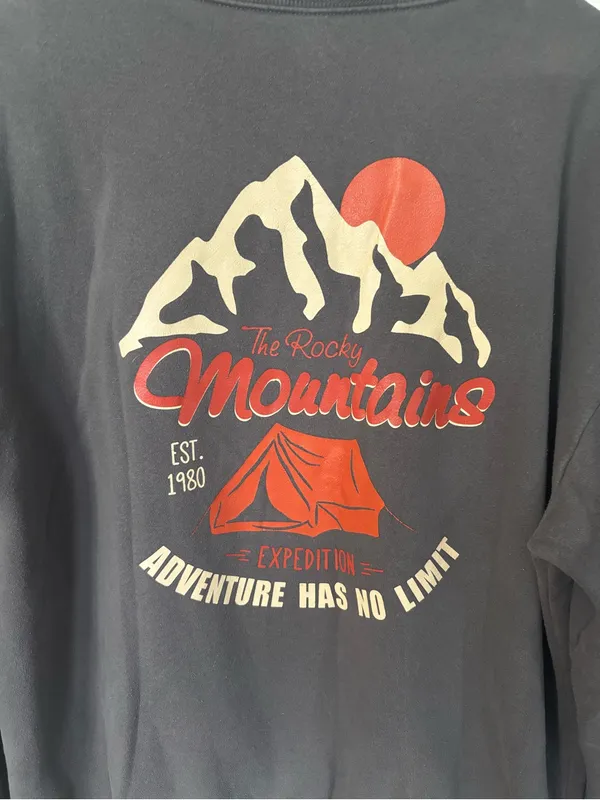 Gray Crewneck Sweatshirt with Orange 'Mountains' Script Size M - Image 4