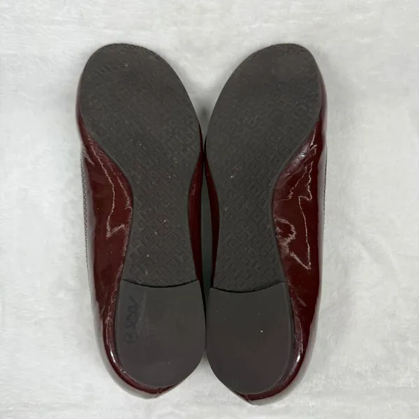 Tory Burch Reva Ballet Flats Burgundy Patent Leather Gold Medallion Womens‎ 7M - Image 11