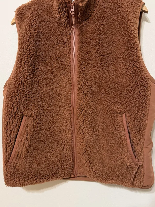 Aritzia TNA Cody Massive Polar Vest Size Medium Brown Tan - Image 5