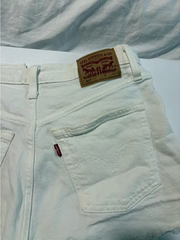 Levis White Button Up Shorts  - Image 4