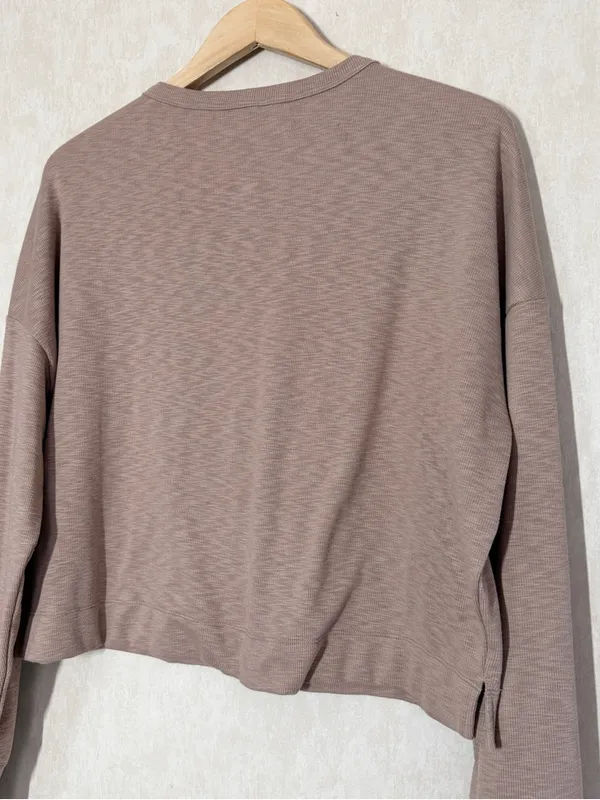 Vuori Women’s Long Sleeve Sunrise Oversize Henley Top Shirt in Goldenrod M - Image 7