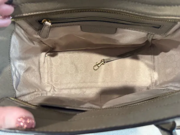 Michael Kors Selma Medium Satchel - Image 5