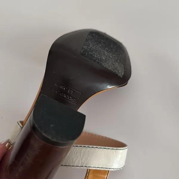 Marc by Marc Jacobs Women's Brown and White heels EUC - Image 4