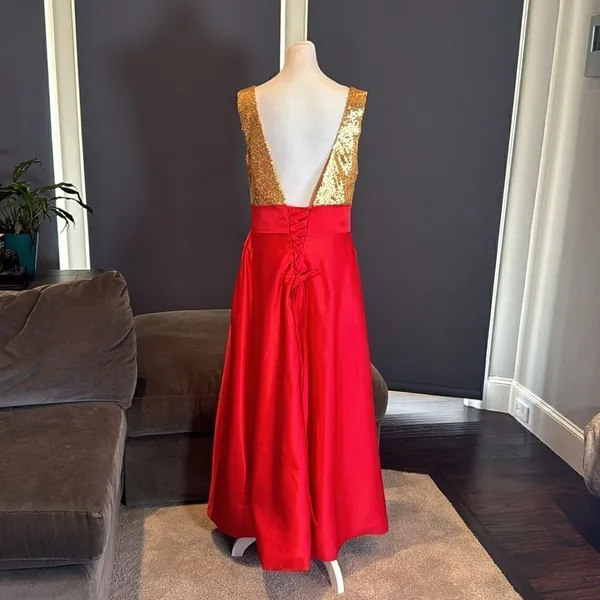 Women’s Gold Sequined Deep V-Neck Red Satin Full Length Prom Party Dress Size M - Image 4