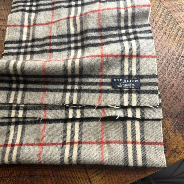Burberry 100% cashmere vintage scarf - Burberry nova check gray scarf - Image 3