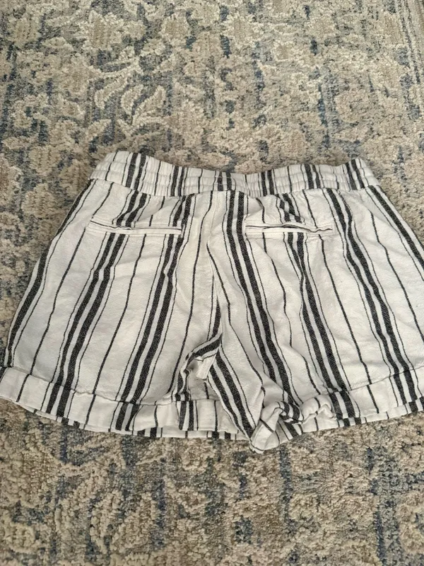 Old Navy Shorts - Image 3