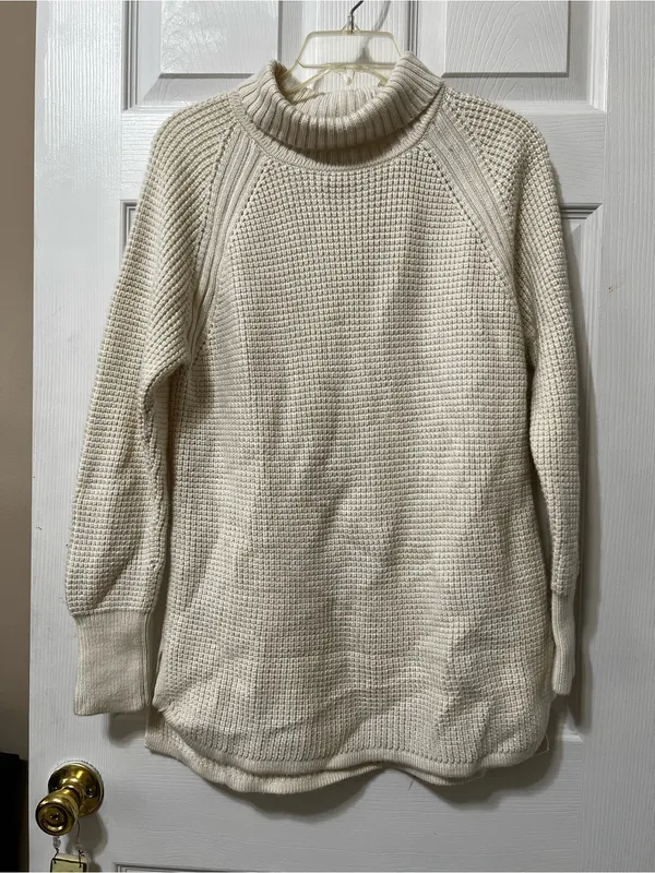 Banana Republic Cream Turtleneck Sweater - Image 2