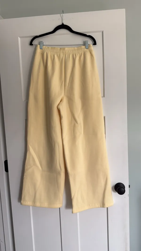 Comfrt Small Basic Wide Leg Sweatpants - Image 5
