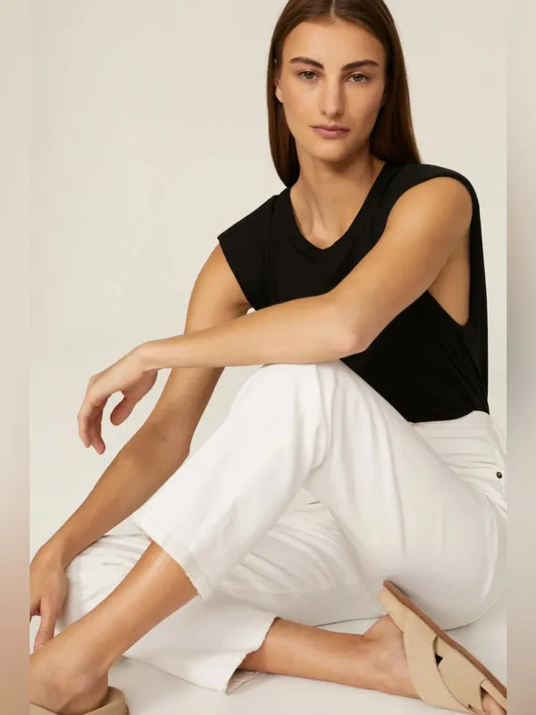Agolde Riley Cropped White Jeans - Image 3