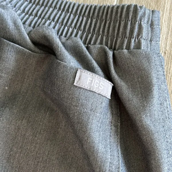 Figs scrubs - Image 4