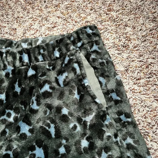 Aerie Green Leopard Plush Lounge Shorts‎ XL Soft Cozy Sleepwear - Image 5