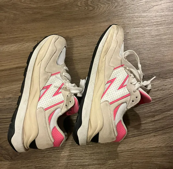 New Balance pink sneakers - Image 3
