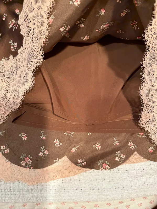 Abercrombie & Fitch Brown Mini Skirt with Pink Lace Trim - Image 3