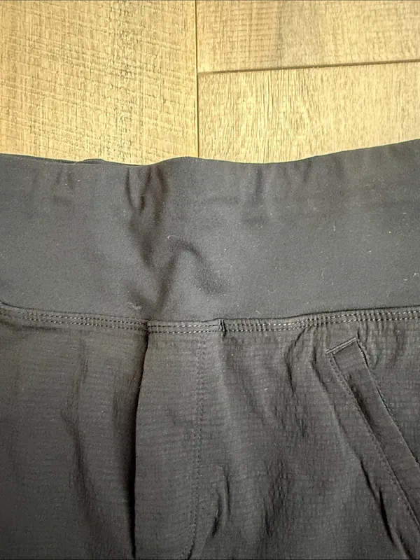 Athleta Trekkie North Short Black Size 0 - Image 6