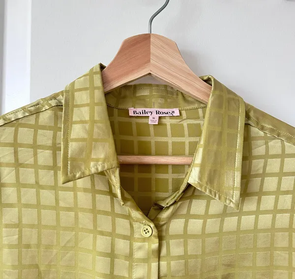 Green Button Down Size M - Image 3