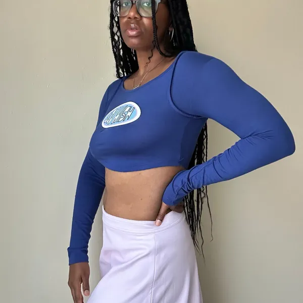 Urban Outfitters Blue Graphic Crop Top Size Medium - Image 3