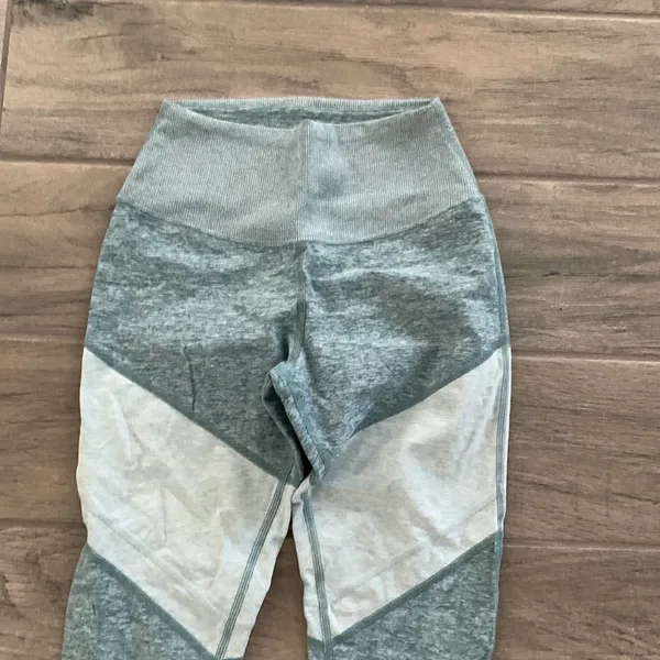 Alo yoga green workout leggings - Image 2