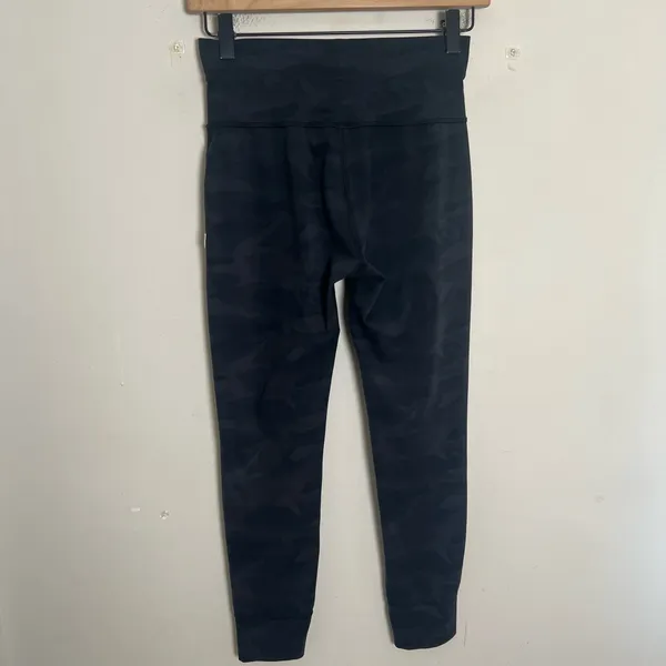 Vuori- Daily Leggings Black Camo Size XS - Image 5