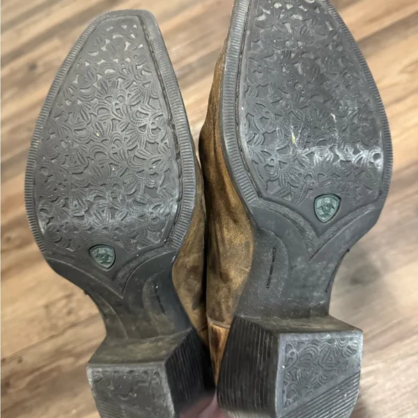 ARIAT boots! - Image 4