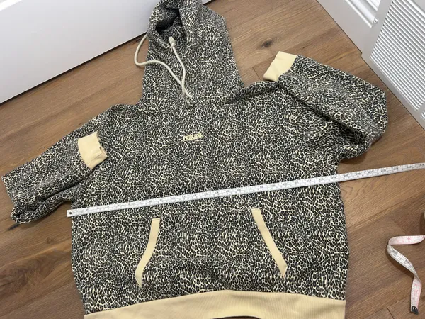 Levi's Women’s medium hoodie, cheetah print oversized sweatshirt - Image 7