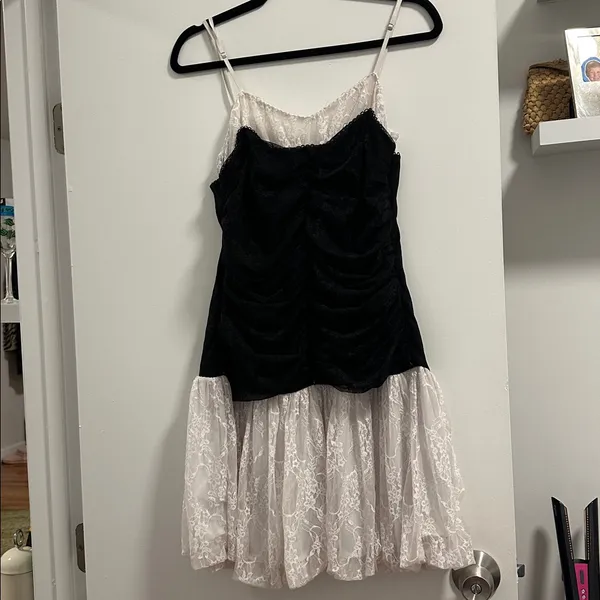 Lush Two Tone Lace Bubble Hem Minidress - Image 8