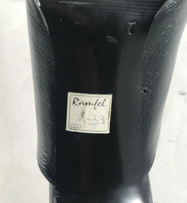 Pienella Blk Point Kitten Heel clog boot Size 7 - Image 5