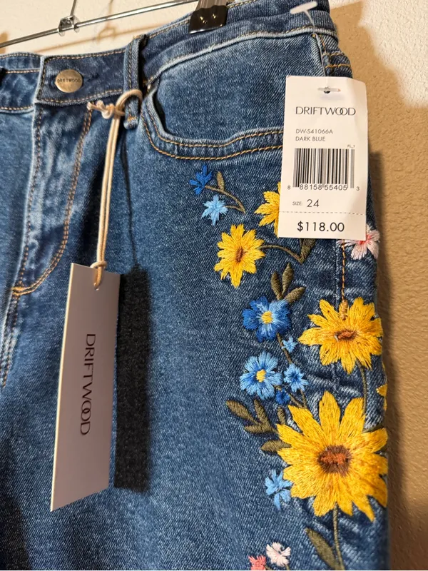 Driftwood size 24 NWT embroidered floral denim jean shorts $118 - Image 2
