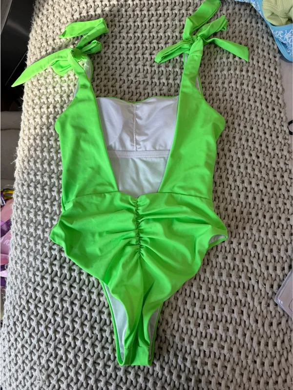 Neon green one piece with low back and ruched butt swimsuit size small wot - Image 3