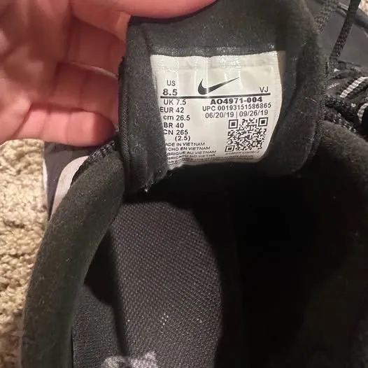 Air Max 270 react Size 8.5 - Image 5