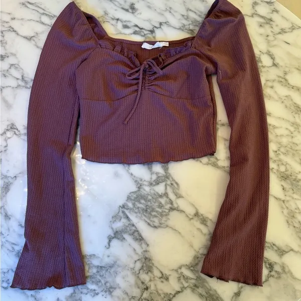 NWOT LUSH WOMEN'S PLUM LONG SLEEVE CINCH FRONT KNIT TOP Cropped M - Image 2