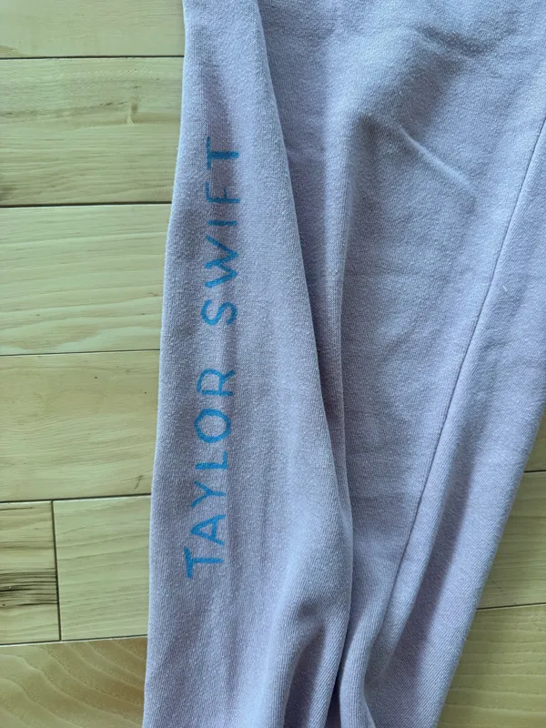 Taylor Swift Sweatshirt and Sweat Pants - Image 5