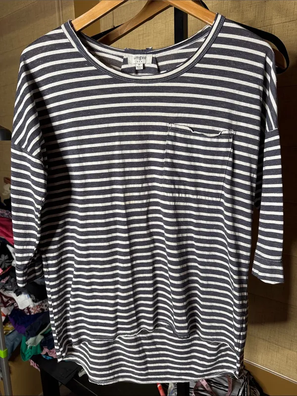 Umgee Oversized Striped Hi-Low Knit Top Medium Navy White Pocket Lagenlook - Image 2
