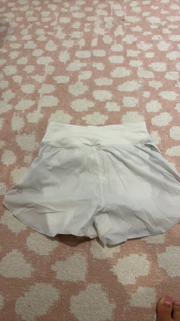 White Lululemon Shorts Speed - Image 3