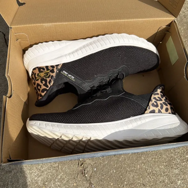 Skechers BOBS Sport Hands Free Slip-Ins Womens 8 Black Leopard NIB Memory Foam - Image 3