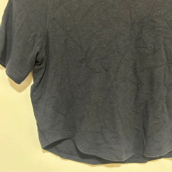 Lululemon Hold Tight Cropped Ribbed T Shirt in Black Size Small - Image 3