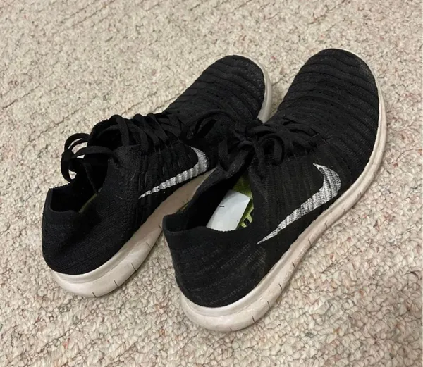 Nike tennis shoes - Image 2