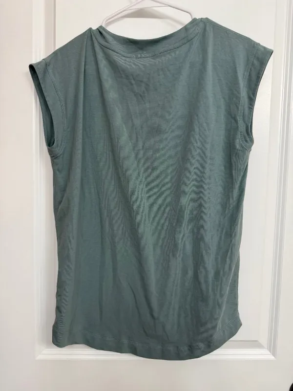 Athleta Breezy Scoop V-Neck Tee Willow Green Women’s XS - Image 7
