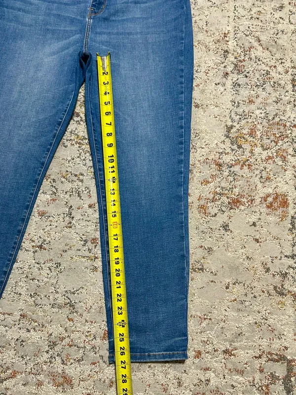 Judy Blue relaxed skinny fit tummy control jeans size 15/32 - Image 4