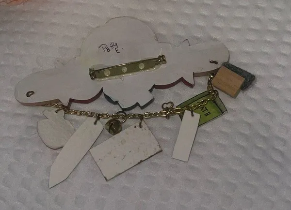 VTG Teacher Brooch Pin - Pencil School Apple Apple A+ Educational Dangle Rare - Image 4