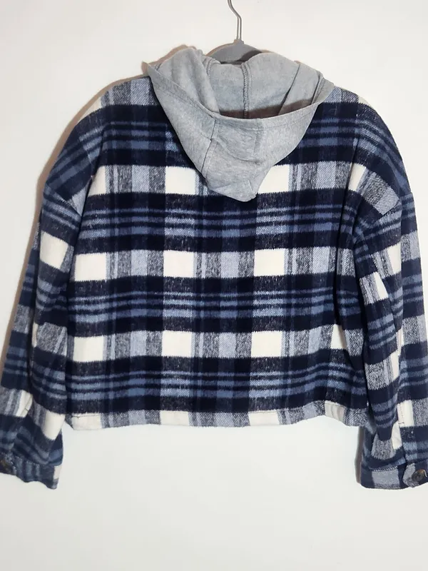 Ci Sono Blue and White Plaid Cropped Shacket with Gray Hoodie Size Large - Image 4