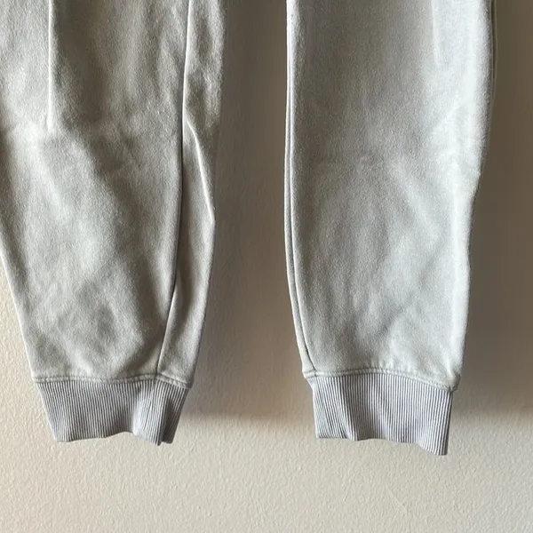 Under Armour Sweatpants Size M - Image 6
